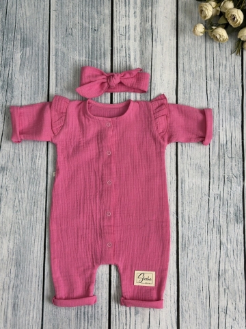 Купить оптом 336-Ф. Комбинезон с повязкой для девочки из муслина, хлопок 100%, размеры 56,62,68, фуксия в Череповце