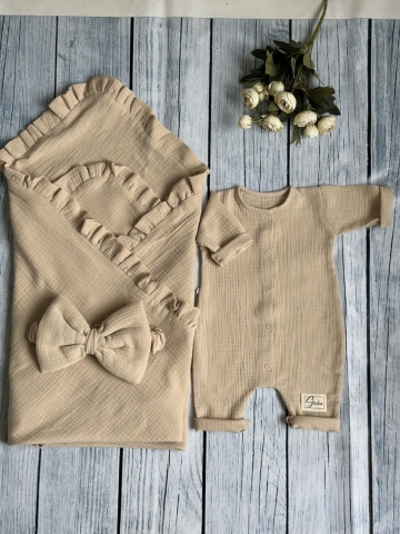 Купить оптом 335-К. Комплект из детского комбинезона,  р 56 и конверта муслин, хлопок 100% 90/90 см, кофейный в Череповце