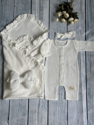 Купить оптом 335-М. Комплект из детского комбинезона,  р 56 и конверта муслин, хлопок 100% 90/90 см, молочный в Череповце