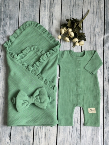 Купить оптом 335-ОЛ. Комплект из детского комбинезона,  р 56 и конверта муслин, хлопок 100% 90/90 см, олива в Череповце