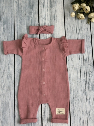 Купить оптом 336-П. Комбинезон с повязкой для девочки из муслина, хлопок 100%, размеры 56,62,68, пудра в Череповце